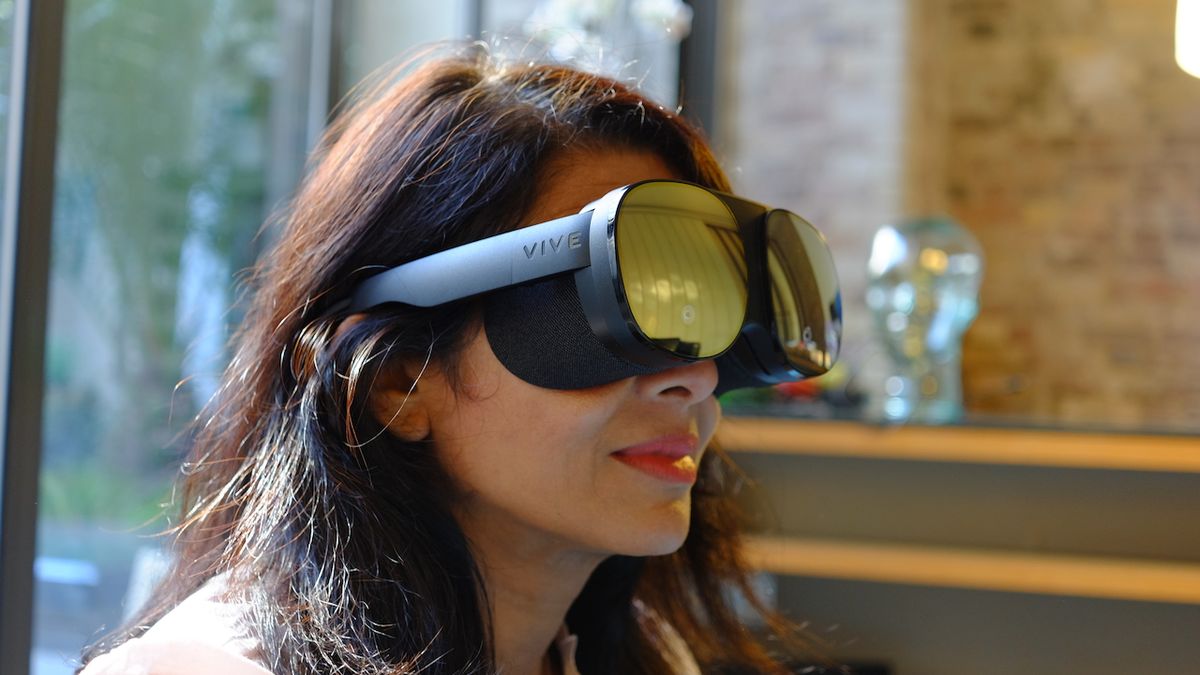Kompaktní brýle pro virtuální realitu nejsou o moc větší než tabulka čokolády